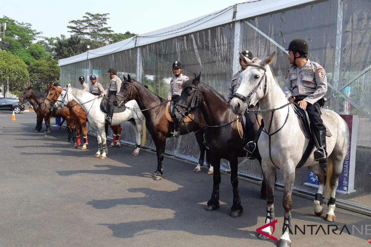 Pasukan berkuda mulai amankan areal GBK