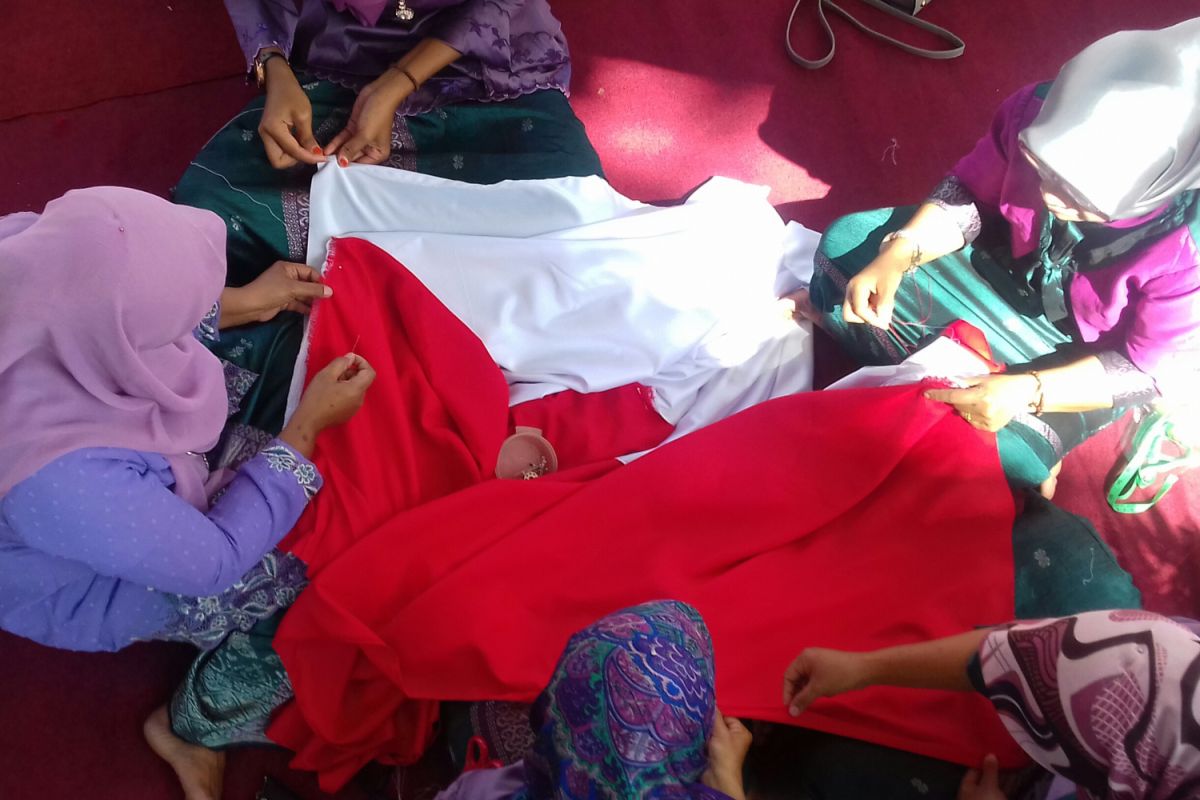 Perayaan HUT Kemerdekaan, Bukit Asam gelar lomba menjahit Bendera Merah Putih dengan tangan