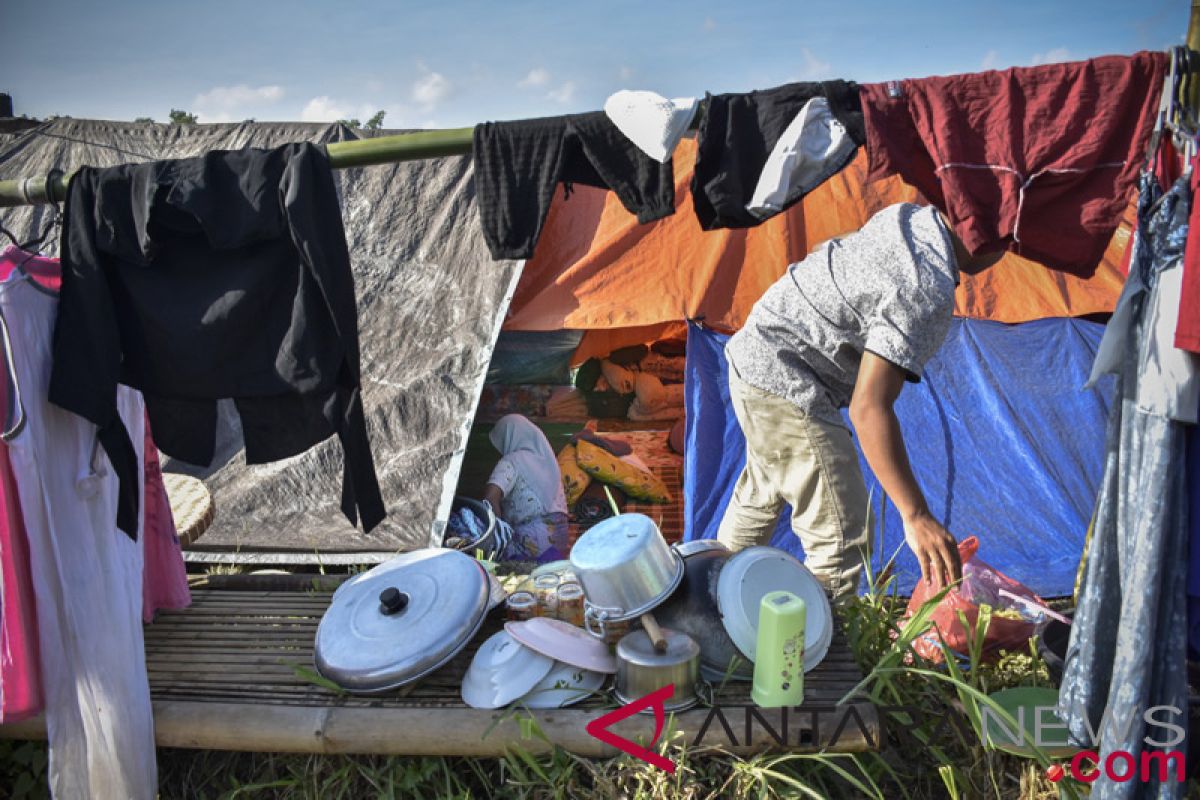 Lombok quake evacuees begin to develop diarrhea, respiratory infection