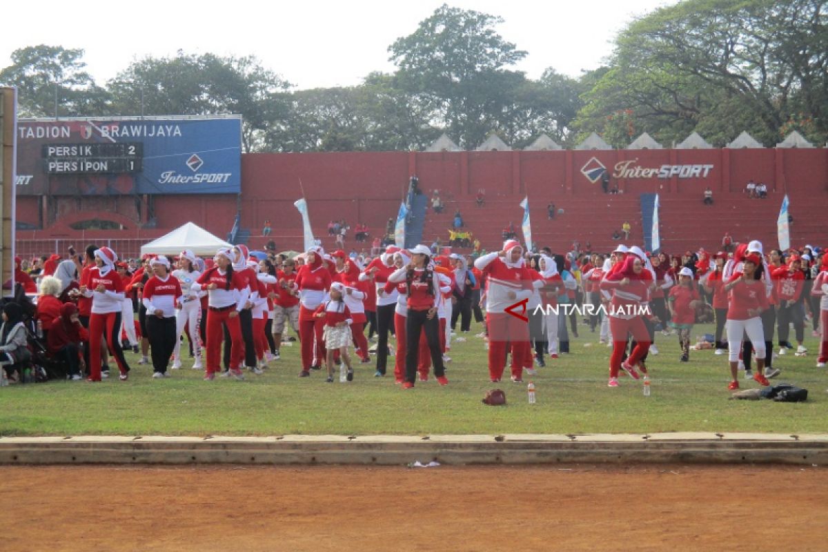 Ribuan Warga Kediri Senam Poco-poco Pecahkan Rekor Dunia