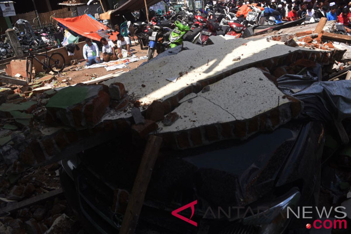 Gempa susulan rusak kantor wali kota