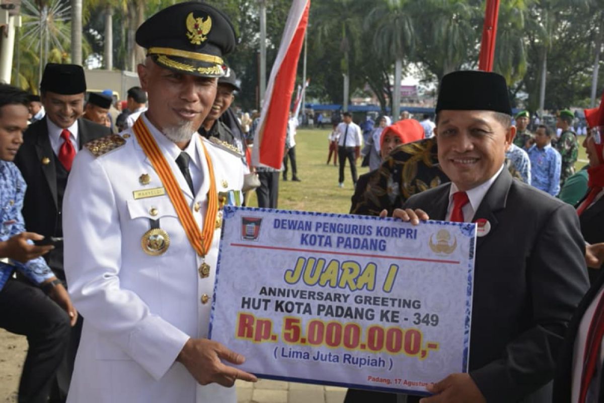 DLH Raih Terbaik Pertama ucapan HUT Kota Padang