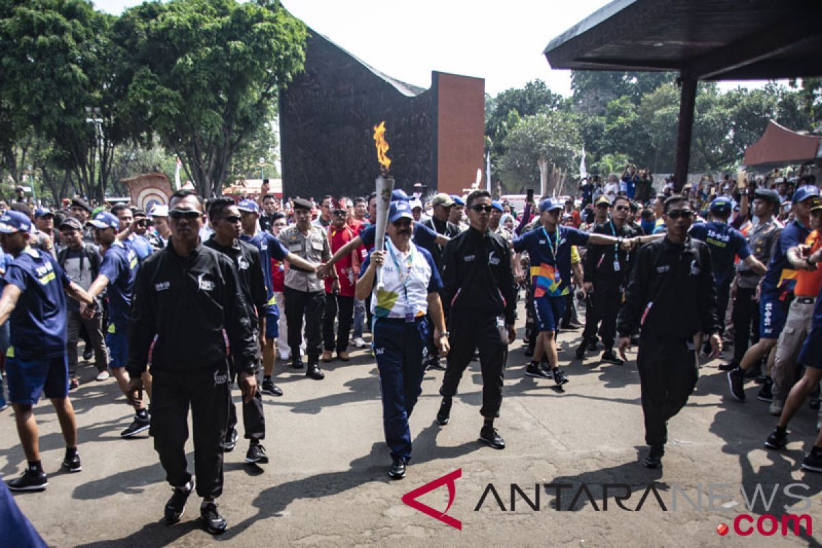 Art performances enliven Asian Games torch relay in E Jakarta
