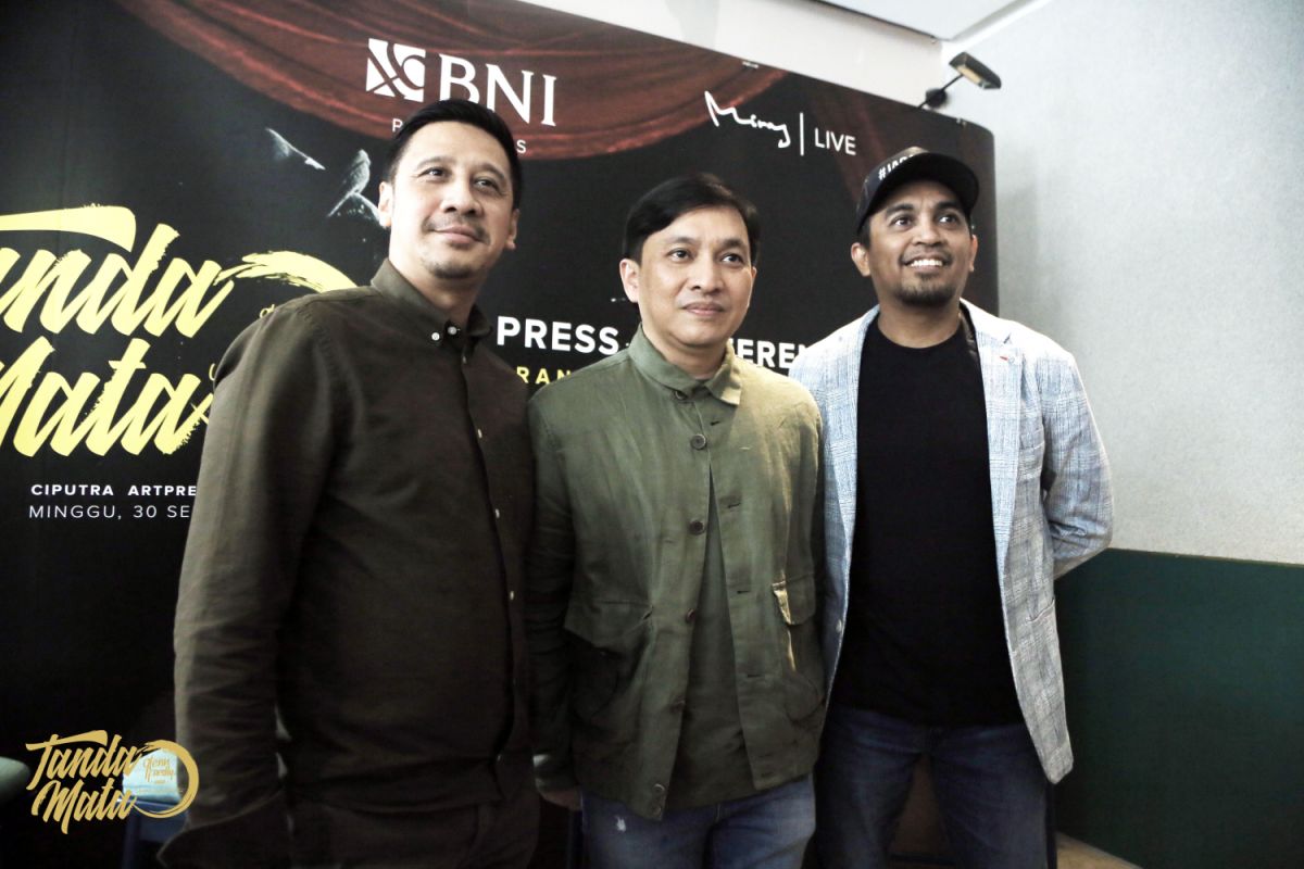 BUMN Hadir - Dirut PTPN6 lepas peserta SMN Malut