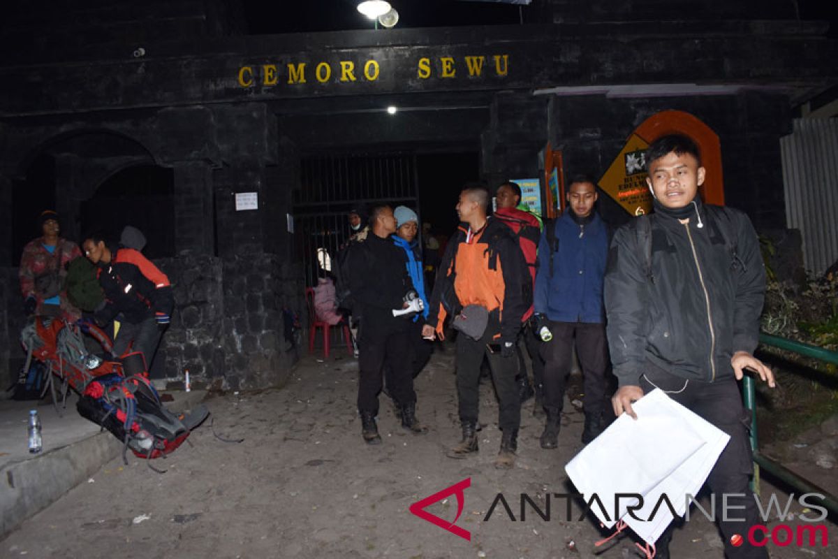 Jalur pendakian Gunung Lawu sementara ditutup