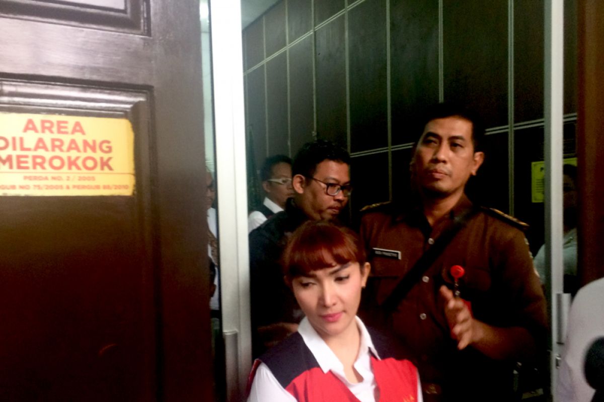 Roro Fitria dapat izin ikut pemakaman di Yogyakarta
