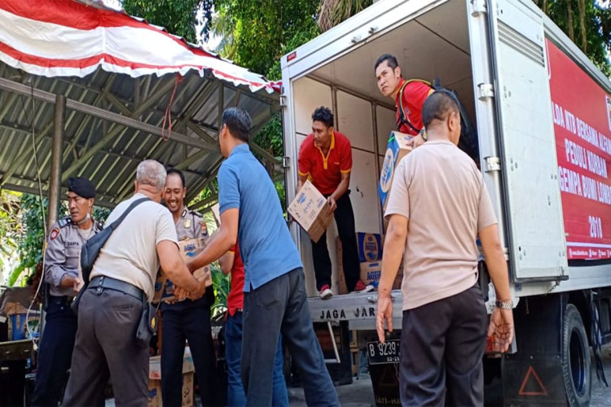 Tiga Truk Bantuan Alfamart Untuk Pengungsi Korban Gempa NTB