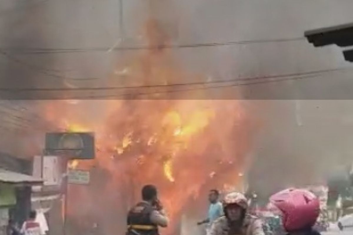 Sejumlah rumah padat penduduk Jakarta Pusat terbakar