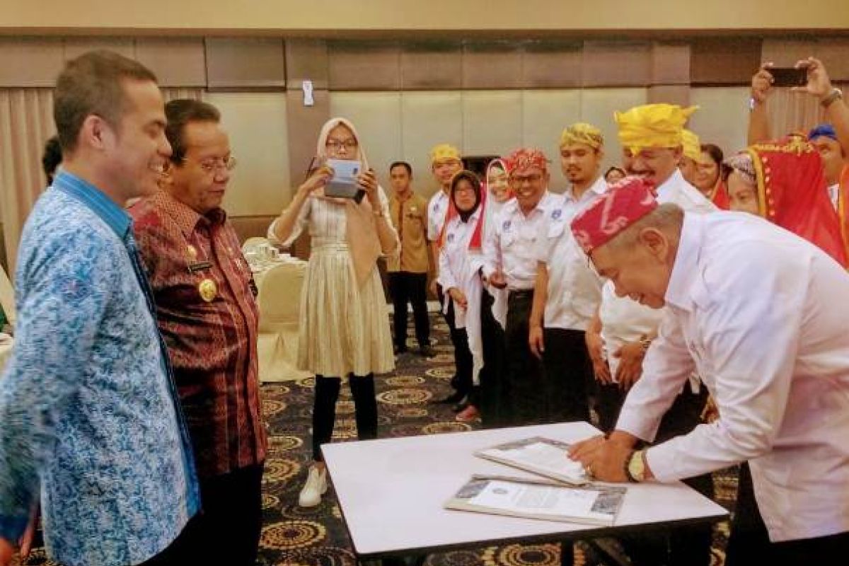Gubernur minta Asita Sulteng tingkatkan promosi wisata daerah
