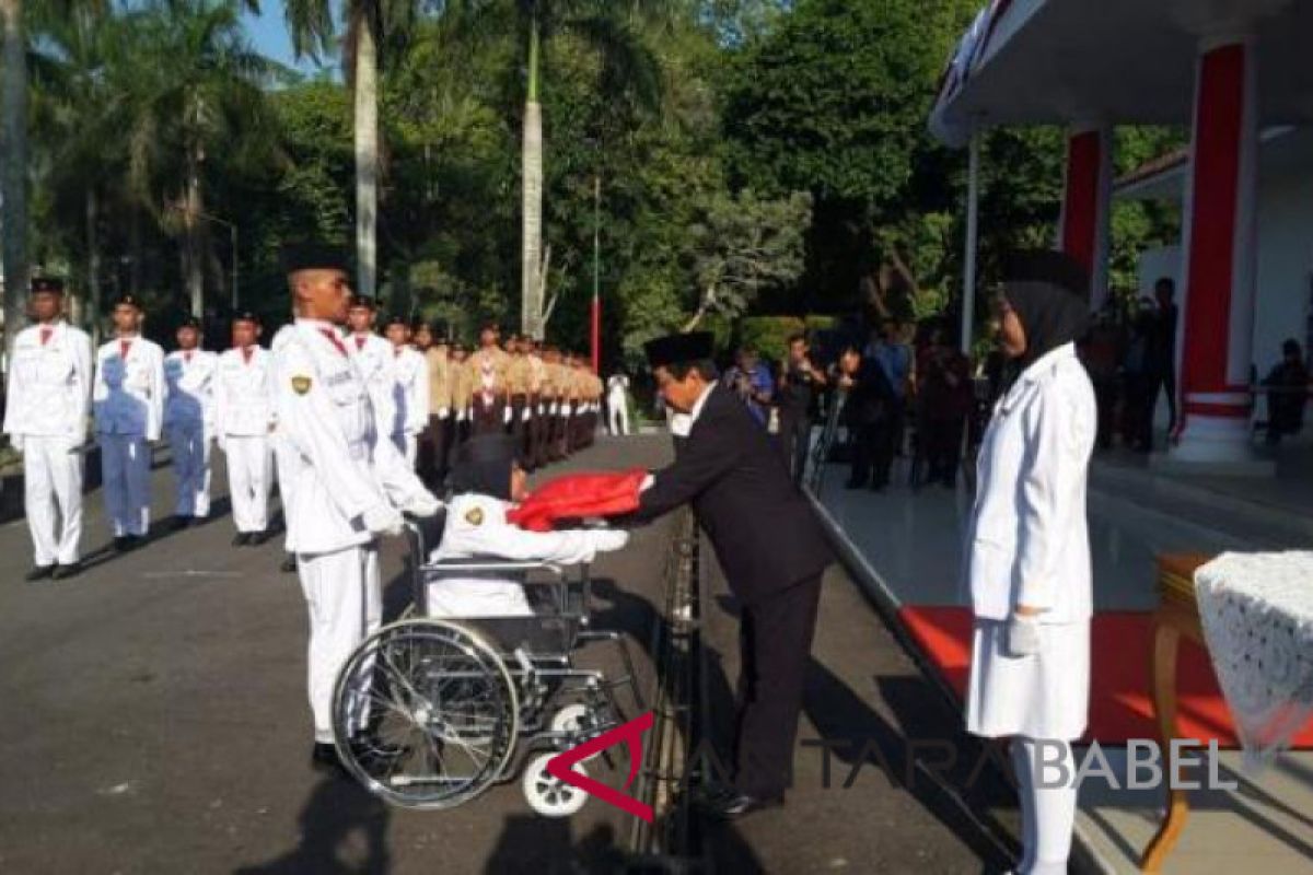 Wagub Babel terharu saksikan siswa disabilitas kibarkan bendera