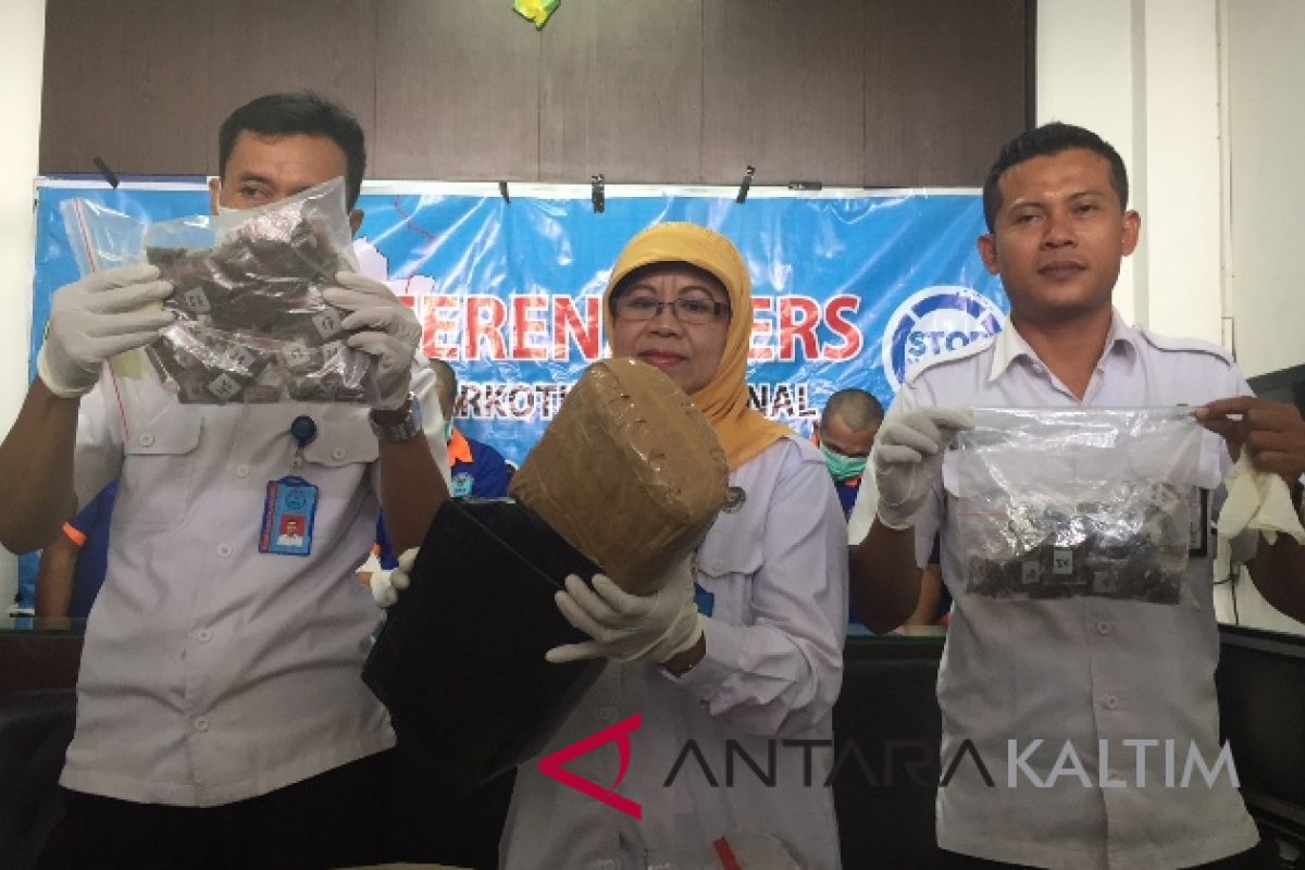 Mahasiswa ditangkap saat ambil paket ganja 1 kilogram