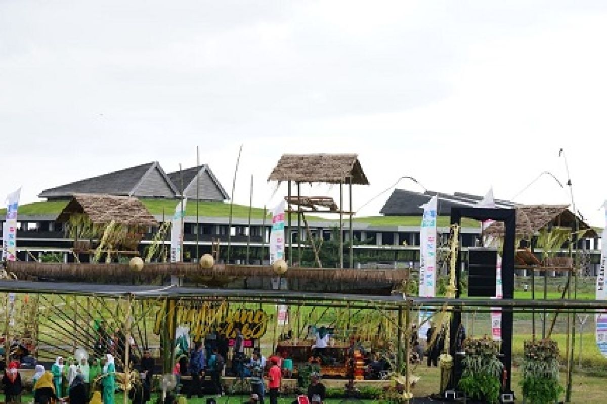 Banyuwangi Hidupkan Angklung Menara Bambu