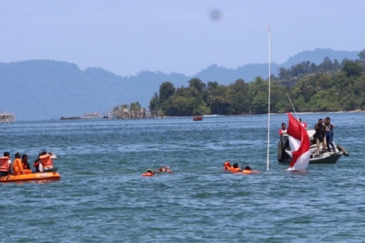 Walikota apresiasi pengibaran merah putih di laut Sibolga