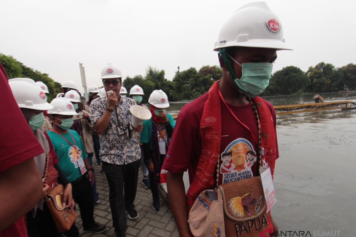 Siswa Papua kunjungi kawasan industri Medan