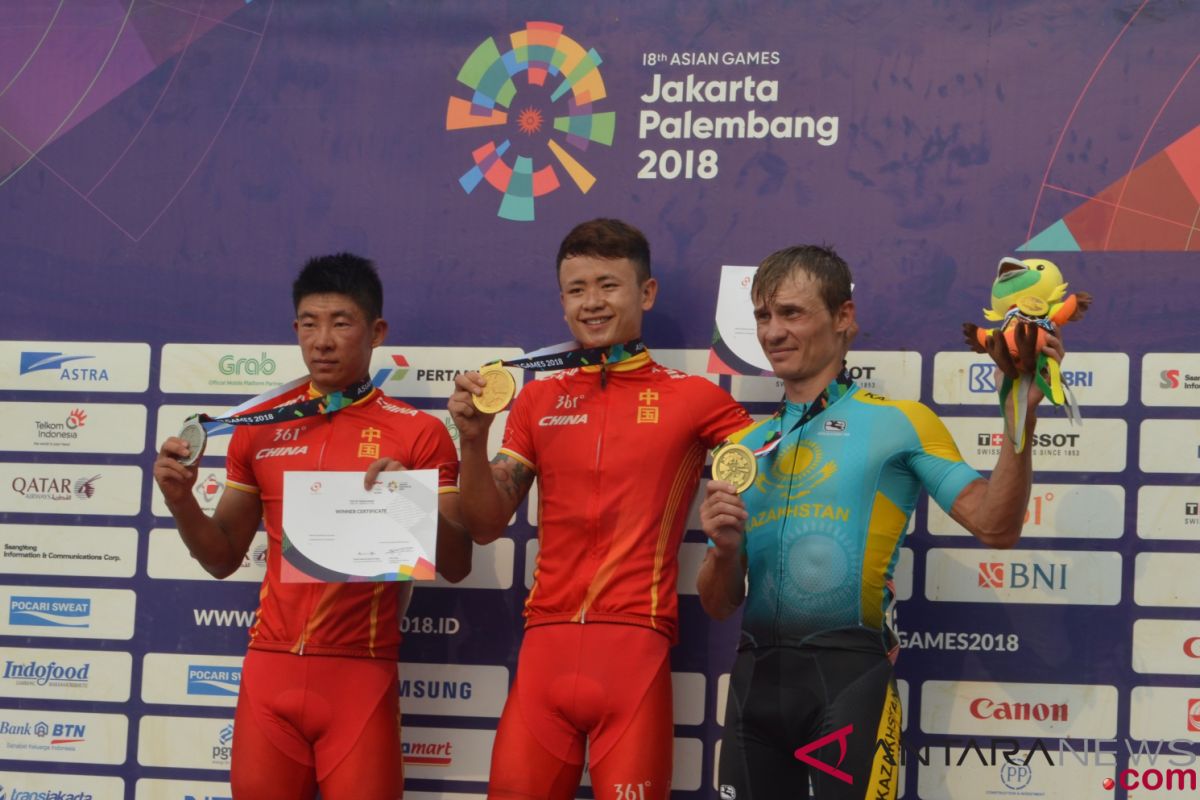 China sapu bersih emas cross country