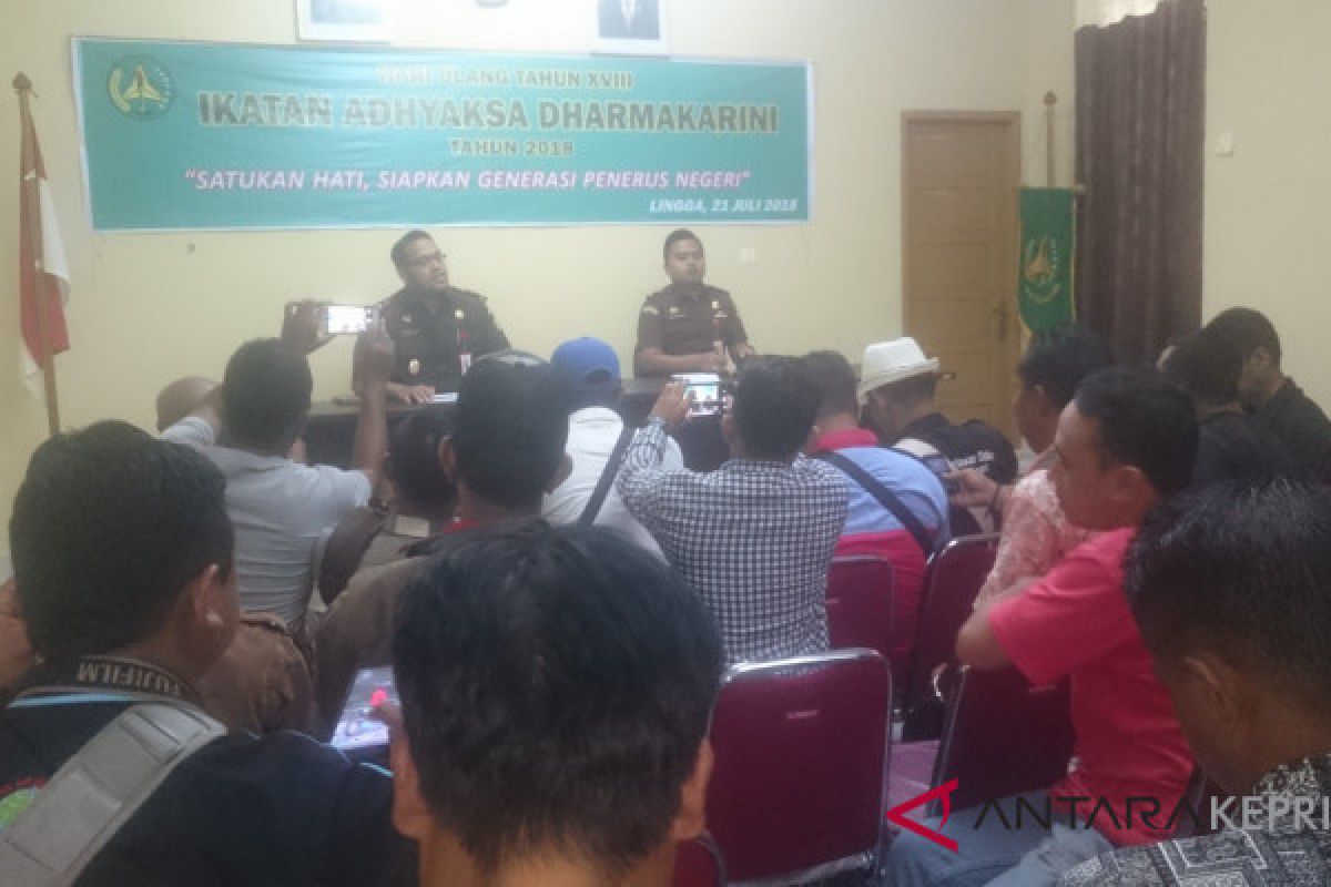 Bupati Bogor memberikan penghargaan Ecology Pondok Pesantren