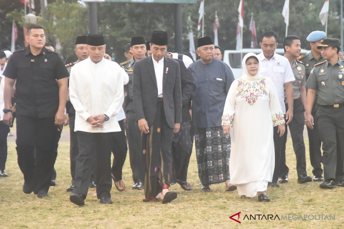 Bupati Bogor Nurhayanti Mendampingi Presiden Joko Widodo