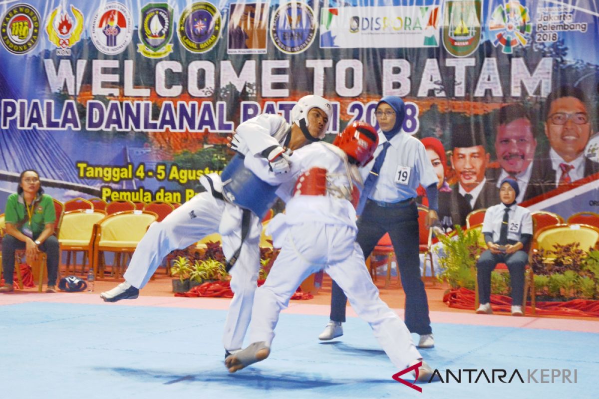 Taekwondoin 14 provinsi perebutkan piala Danlanal Batam