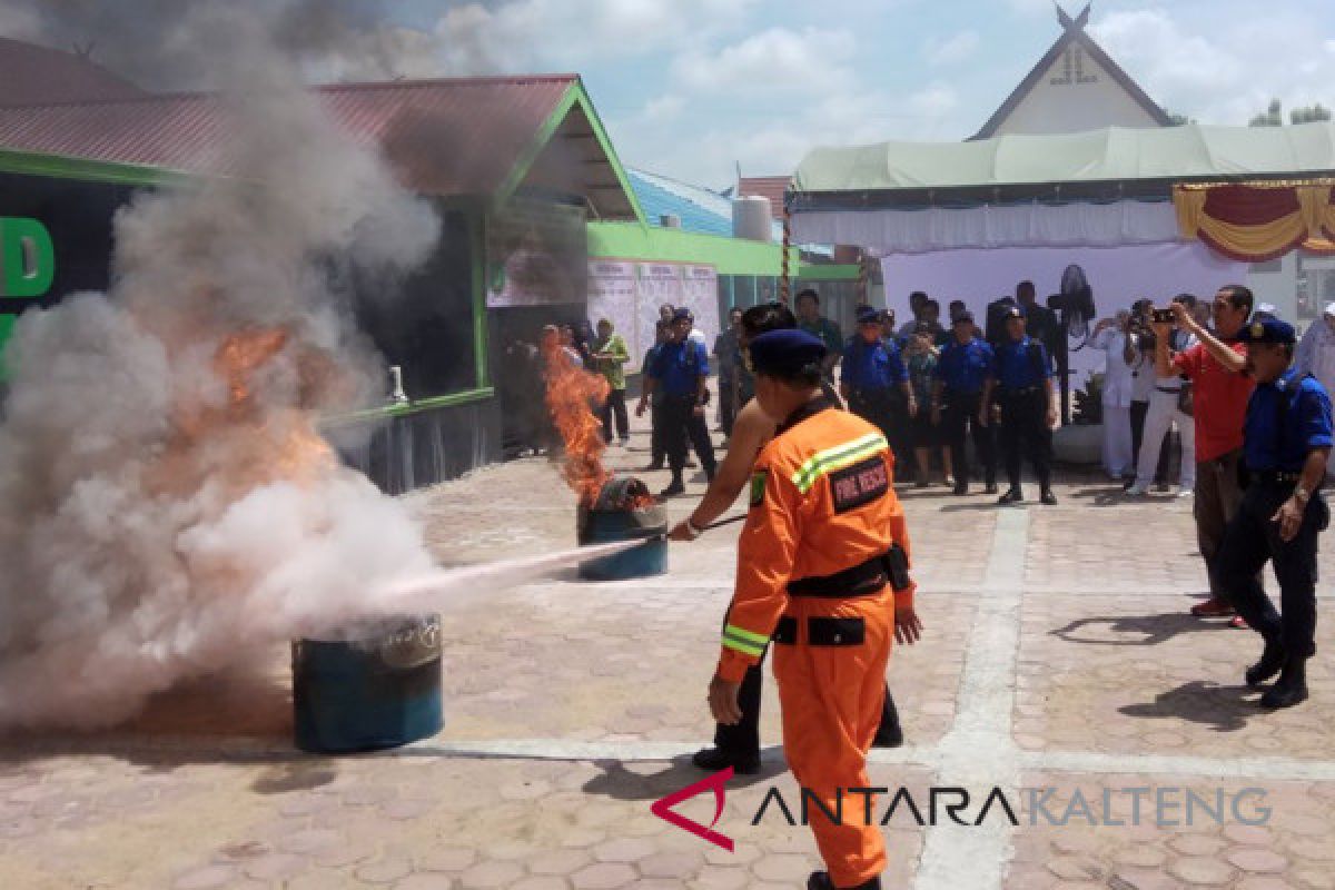 Damkar Barsel simulasi penggunaan Apar