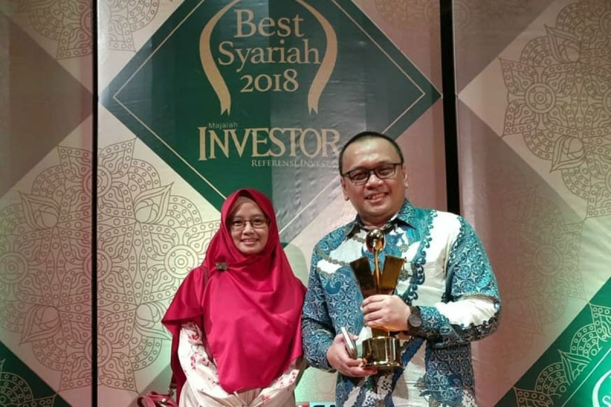 Dr. Irfan Syauqi Beik, Dosen Ilmu Ekonomi Syariah IPB  Raih Best Syariah Awards