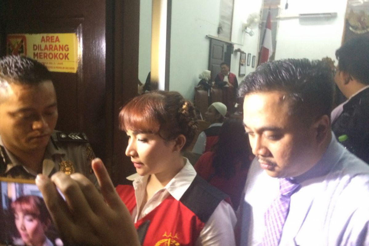 Roro Fitria tanyakan pengaruh injeksi kolagen terhadap hasil tes narkoba di persidangan