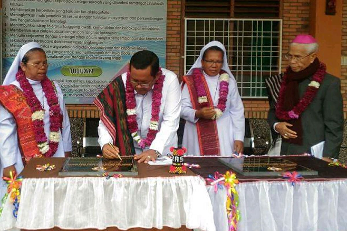 Gedung SMP Bakti Mulia Samosir diresmikan