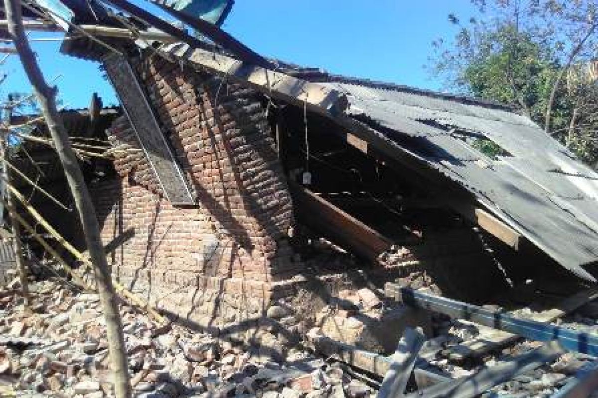 Sejumlah bangunan rusak akibat gempa Mamasa