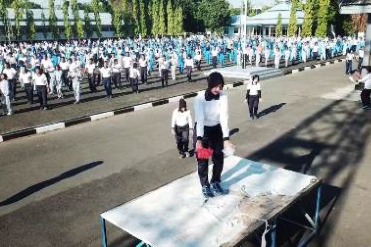 Personel Lantamal VI latihan tari persiapan MuRI