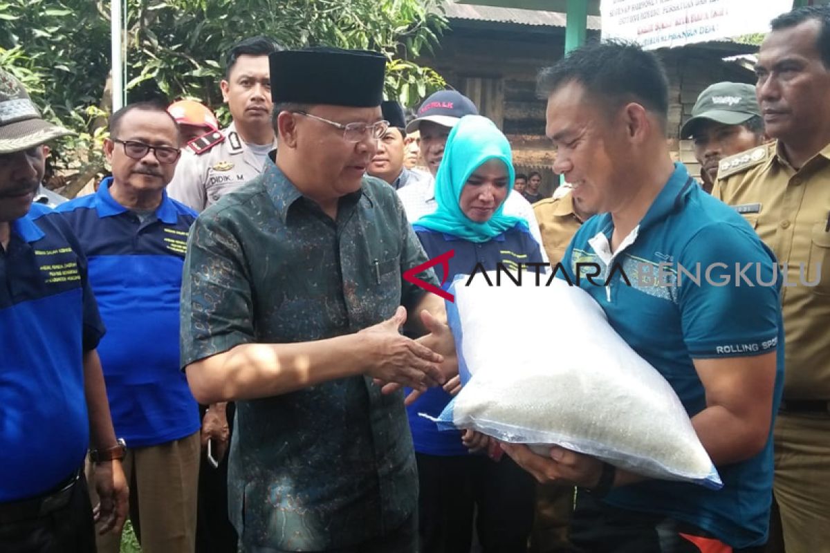 Gubernur Bengkulu serahkan bantuan kepada korban kebakaran