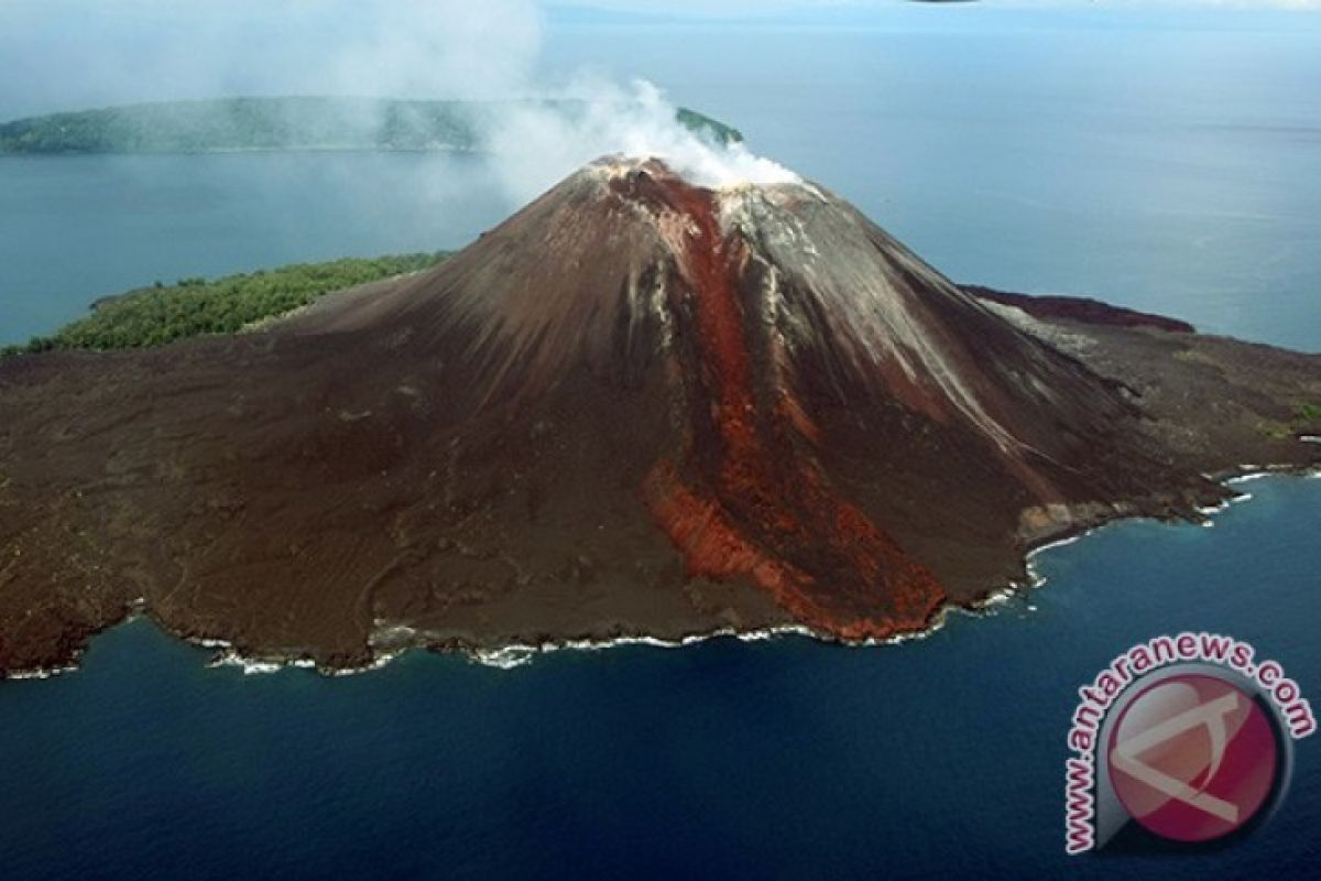 Gunung anak krakatau alami 348 kali letusan