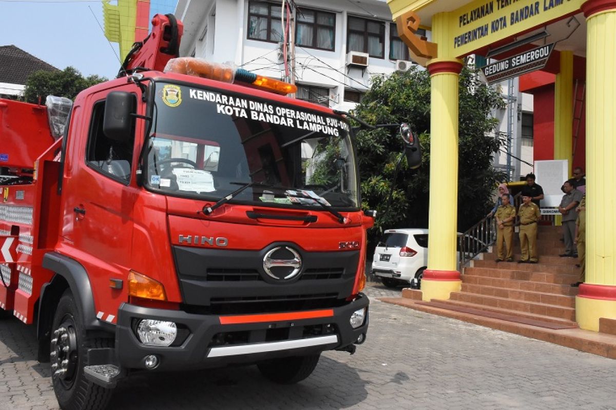 Pemkot Bandalampung luncurkan mobil "crane: PJU terbaru