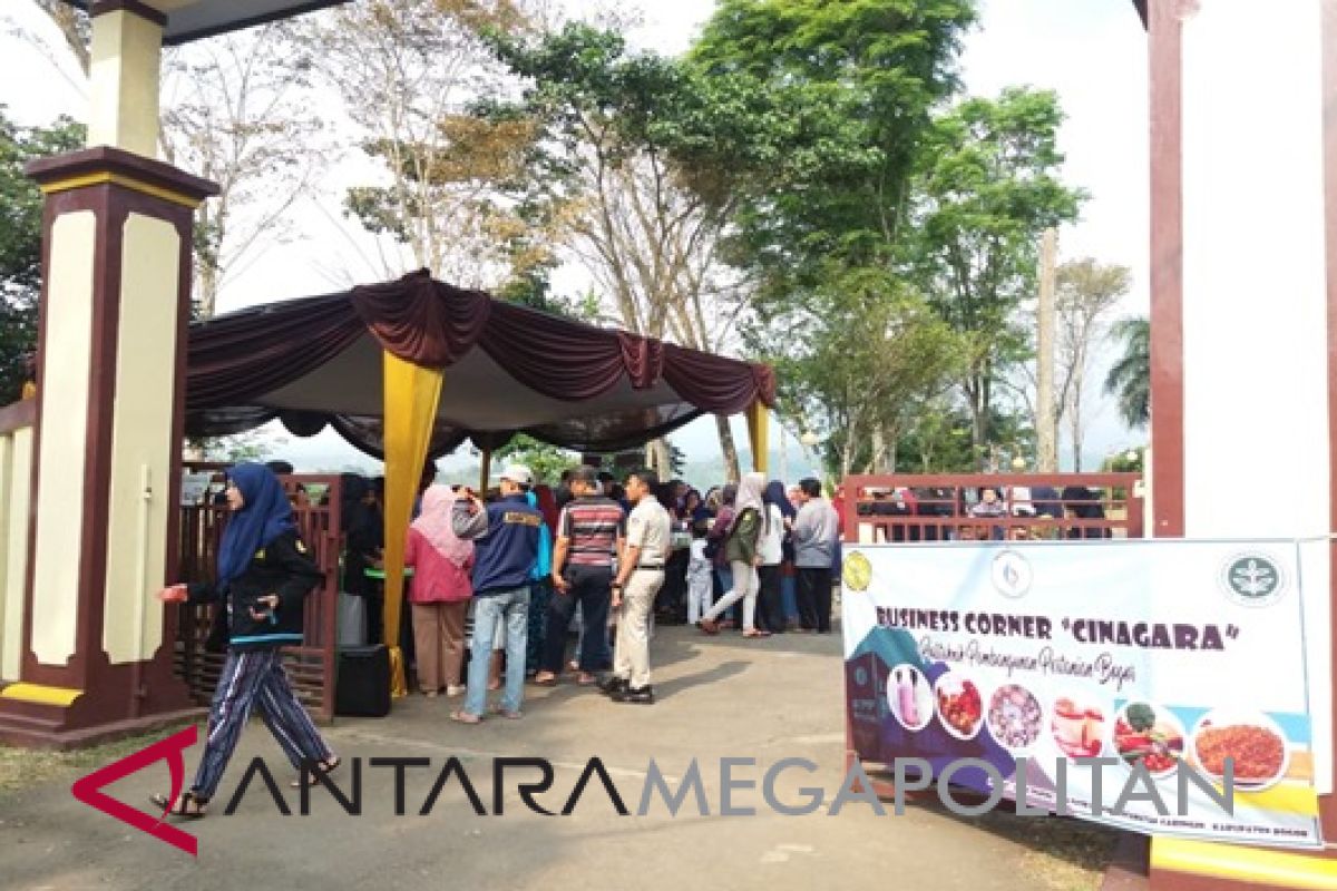 Mahasiswa STPP Bogor gelar Pasar Tani PWMP