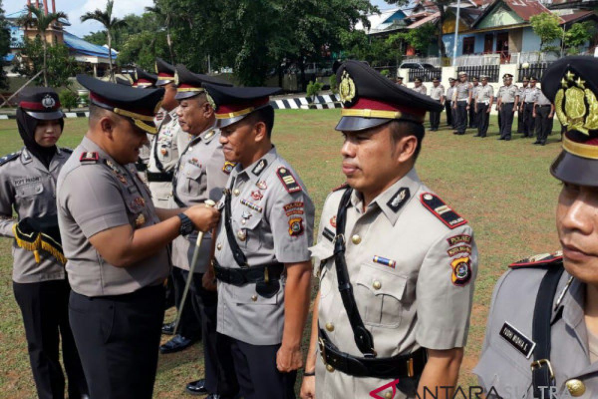 Sembilan perwira Polres Baubau sertijab