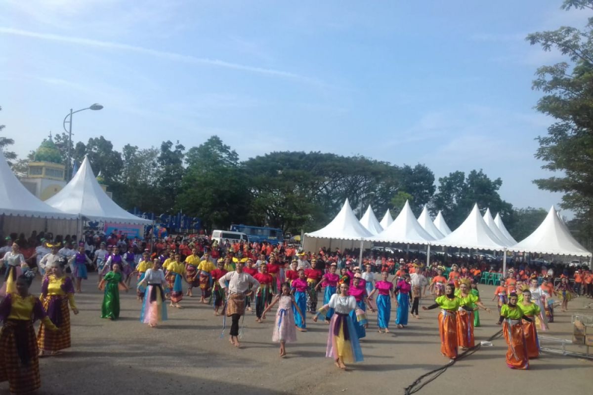 Tarian kolosal meriahkan Harganas Sultra 2018