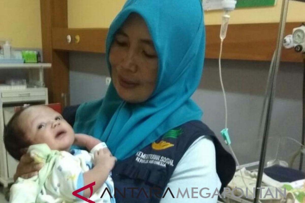 Warga Karawang digegerkan temuan bayi depan KUA