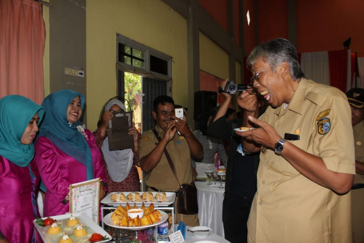 Bupati Sintang ajak gemar makan ikan