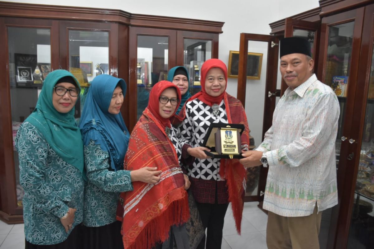 Tim penilaian .PKK Pusat dan Provsu di Tebing Tinggi