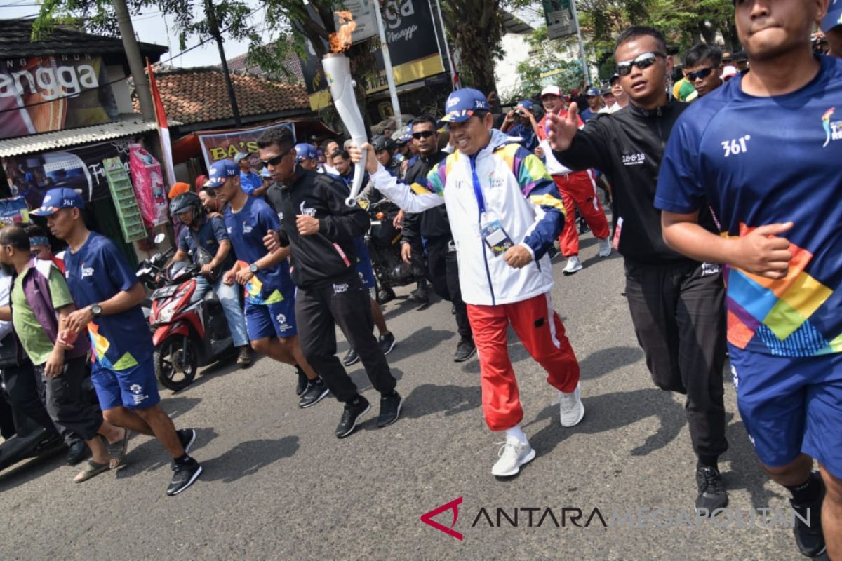 Dedi Mulyadi terima obor Asian Games