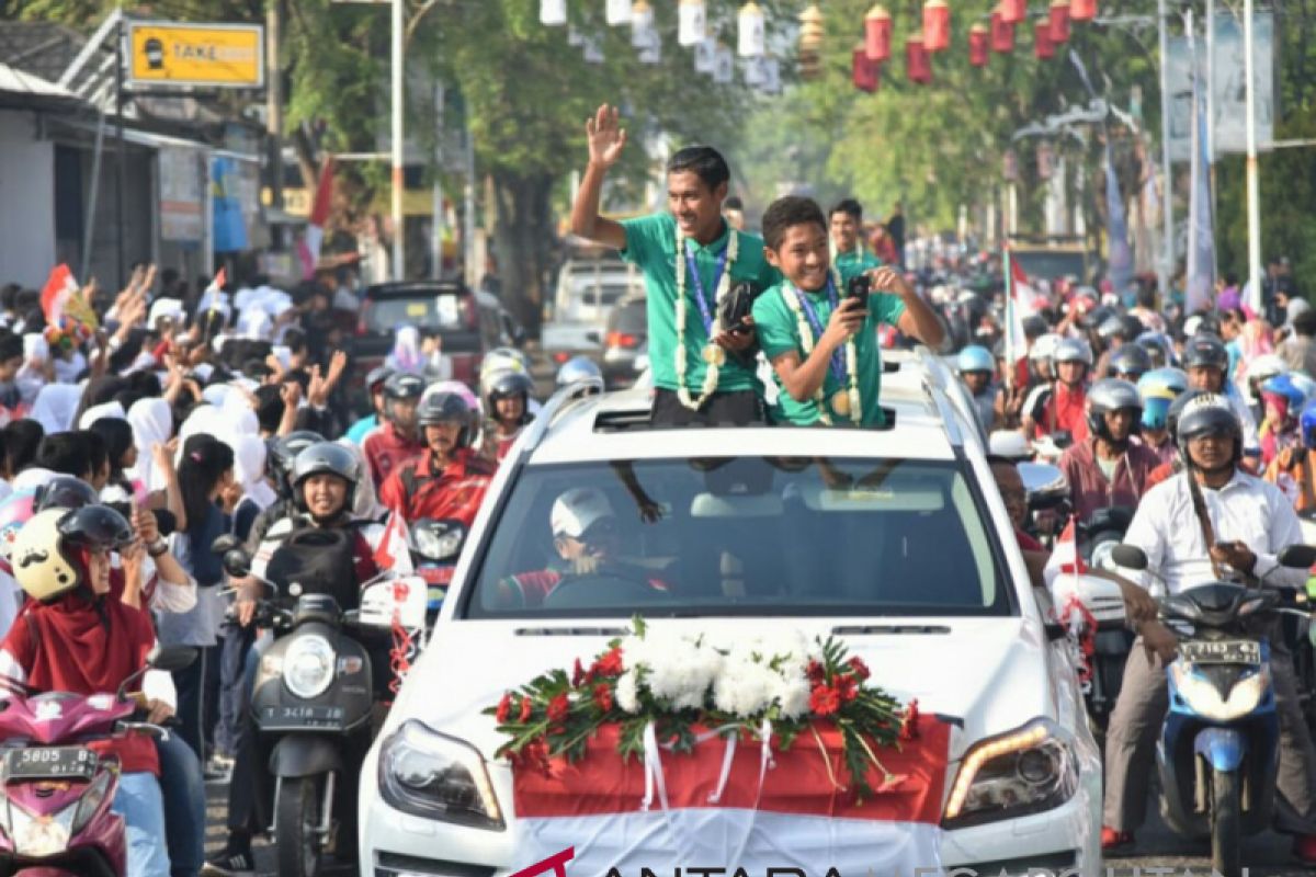 Warga Purwakarta sambut lima pemain Timnas U-16