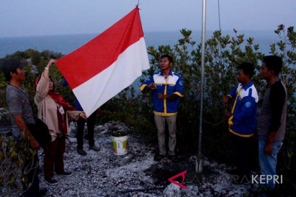 Komuna-Antara kibarkan merah putih di Pulau Sahi