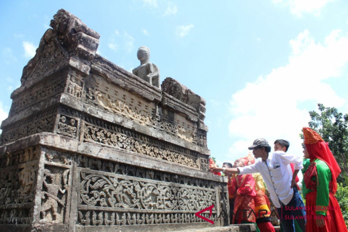 BUMN Hadir - Peserta SMN Sumbar ziarah makam raja-raja Jeneponto