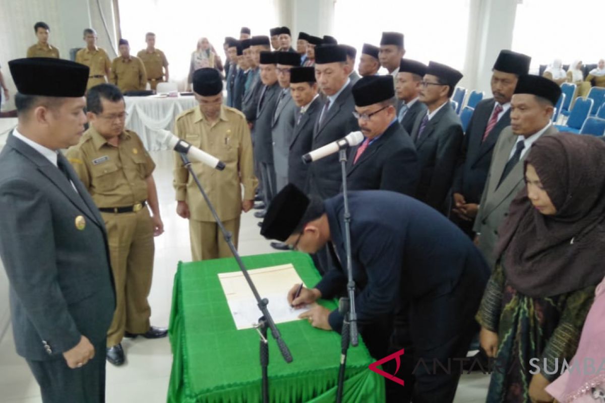 48 pejabat dilikungan Pemkab Pasaman dilantik