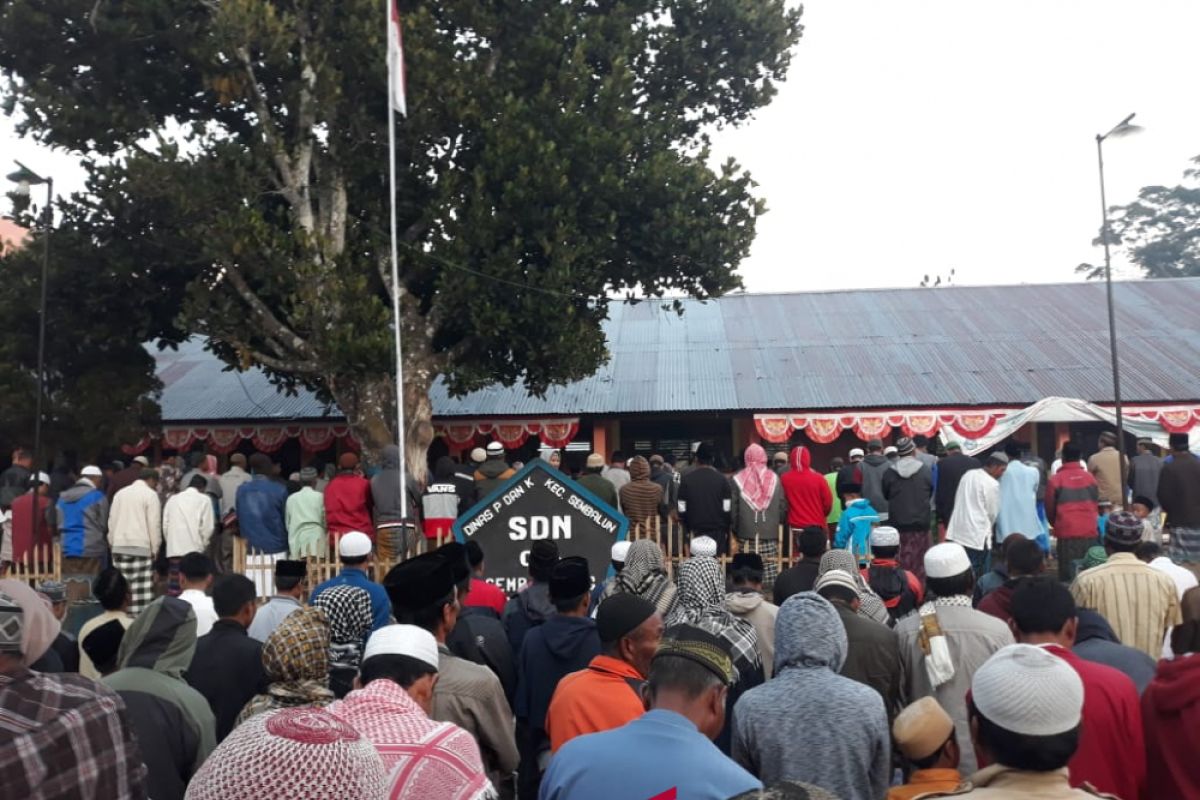 Pengungsi korban gempa shalat Ied di Sembalun Lawang