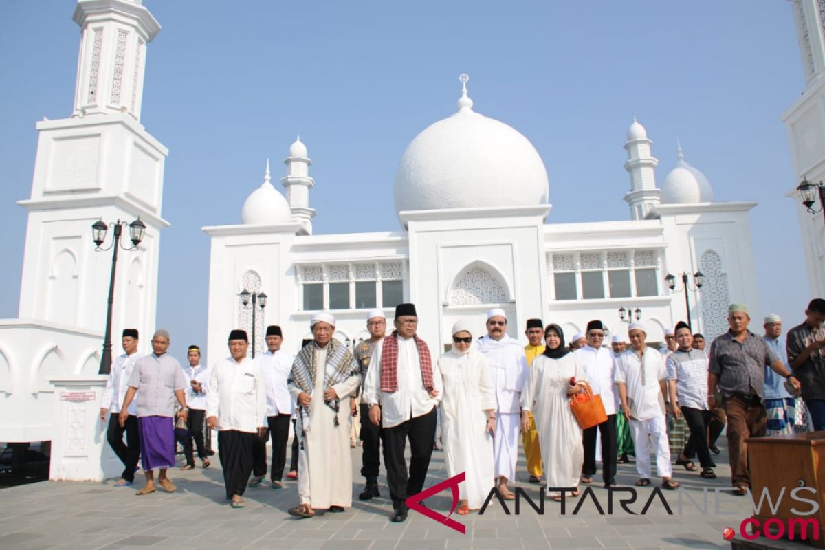 Oesman Sapta Sholat Ied di Kayong Utara Kalbar