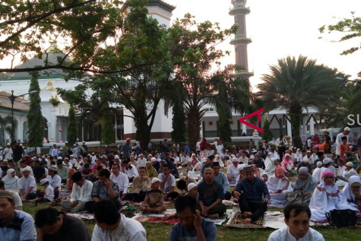 Atlet Asian Games sholat ied di Masjid Agung Palembang