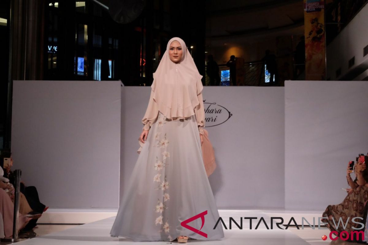 Koleksi terbaru busana muslimah bermotif bunga dari Jawhara Syar'i