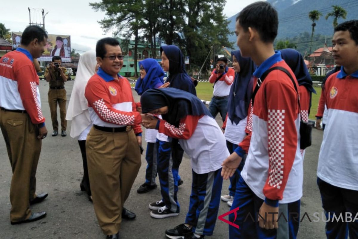 31 siswa SMA Pasaman ikut ajang temu kreatifitas GenRe, dilepas Sekda