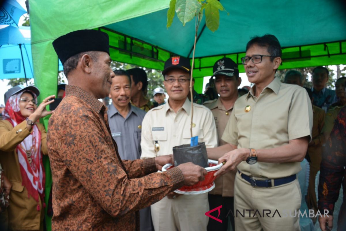 Sumbar dorong pemanfaatan tanah perbukitan kemiringan 40 derajad