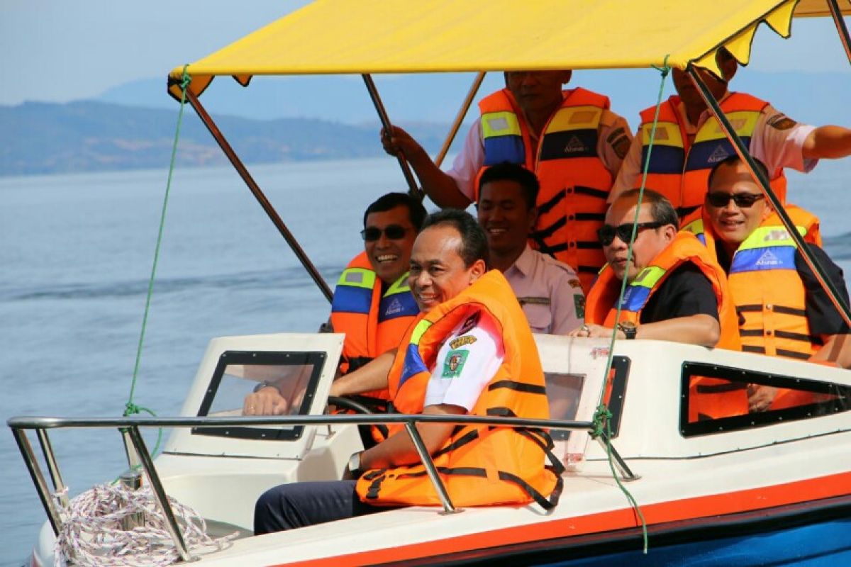 PT KAI sumbang kapal patroli Danau Toba
