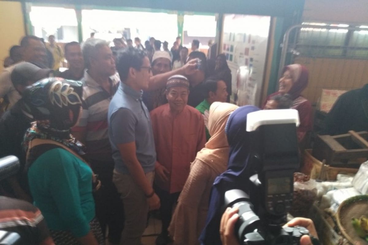 Sandiaga Uno blusukan di Pasar Beringharjo Yogyakarta